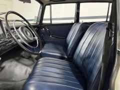 Louer une MERCEDES BENZ 220B de de 1963 (Photo 3)