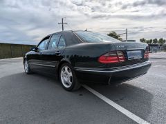 Louer une MERCEDES BENZ E430 de de 1999 (Photo 3)