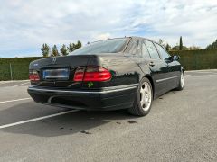 Louer une MERCEDES BENZ E430 de de 1999 (Photo 4)