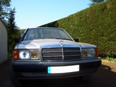 Louer une MERCEDES 190 E de de 1990 (Photo 2)