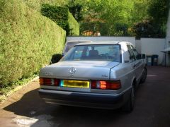 Louer une MERCEDES 190 E de de 1990 (Photo 3)