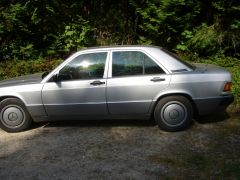 Louer une MERCEDES 190 E de de 1990 (Photo 4)