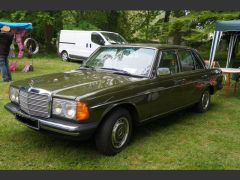 Louer une MERCEDES 200 E de de 1982 (Photo 1)