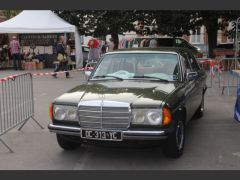 Louer une MERCEDES 200 E de de 1982 (Photo 2)