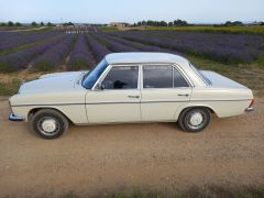 Louer une MERCEDES 200 de de 1973 (Photo 3)