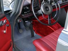 Louer une MERCEDES 200D W110 de de 1966 (Photo 4)