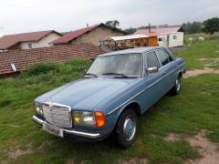 Louer une MERCEDES 200D de 1983 (Photo 1)