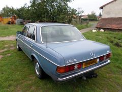 Louer une MERCEDES 200D de de 1983 (Photo 2)