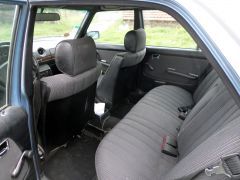 MERCEDES 200D (Photo 3)