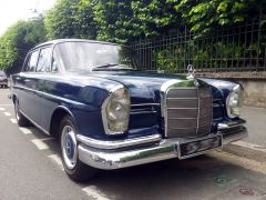 Louer une MERCEDES 220 B de de 1964 (Photo 1)