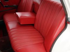 Louer une MERCEDES 220 SE de de 1963 (Photo 3)