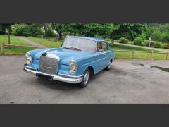 Louer une MERCEDES 220B W111 de de 1962 (Photo 2)