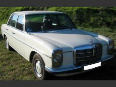 Louer une MERCEDES 220D de de 1974 (Photo 1)