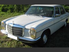 Louer une MERCEDES 220D de de 1974 (Photo 2)