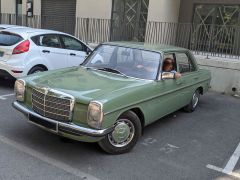 Louer une MERCEDES 220D de de 1974 (Photo 2)