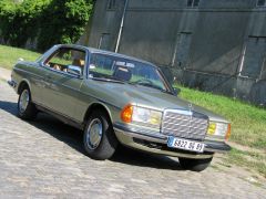 Louer une MERCEDES 230 CE de de 1980 (Photo 3)