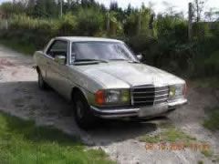 Louer une MERCEDES 230 CE de 1984 (Photo 0)