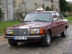 Louer une MERCEDES 230 E  Taxi de de 1980 (Photo 1)