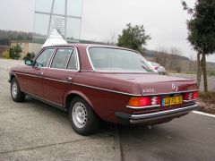 Louer une MERCEDES 230 E  Taxi de de 1980 (Photo 3)