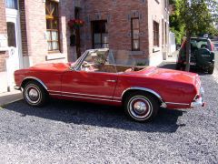 Louer une MERCEDES 230 SL Pagode de de 1965 (Photo 1)