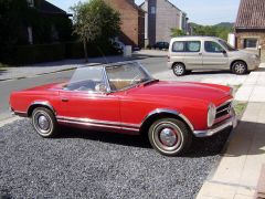 Louer une MERCEDES 230 SL Pagode de de 1965 (Photo 2)