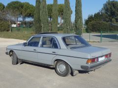 Louer une MERCEDES 240 D de de 1983 (Photo 3)