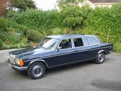 Louer une MERCEDES 250 Limousine de de 1985 (Photo 1)