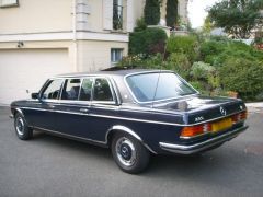 Louer une MERCEDES 250 Limousine de de 1985 (Photo 2)