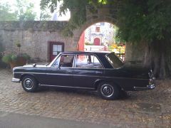 Louer une MERCEDES 250 SE de de 1966 (Photo 3)