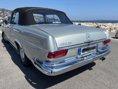 Louer une MERCEDES 250 SE de de 1966 (Photo 4)