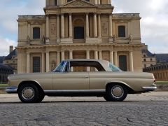 Louer une MERCEDES 280 SE Coup&eacute; de de 1969 (Photo 4)