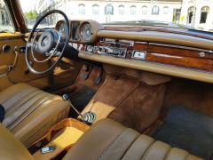 Louer une MERCEDES 280 SE Coup&eacute; de de 1969 (Photo 5)