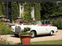 Louer une MERCEDES 280 SE de de 1963 (Photo 2)