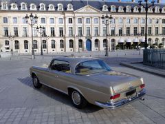 Louer une MERCEDES 280 SE de de 1968 (Photo 2)