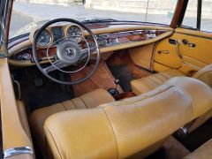 Louer une MERCEDES 280 SE de de 1968 (Photo 4)