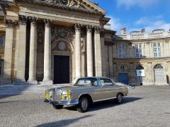 Louer une MERCEDES 280 SE de de 1968 (Photo 5)