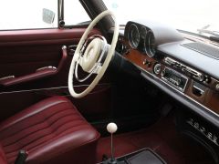 MERCEDES 280 SE de 1970 en location pour mariage dans l'Essonne