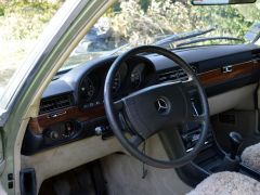 Louer une MERCEDES 280 SE de de 1976 (Photo 3)