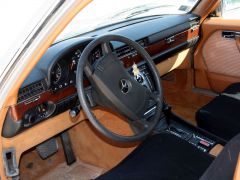 Louer une MERCEDES 280 SE de de 1976 (Photo 5)