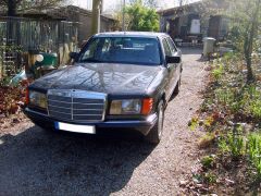 Louer une MERCEDES 280 SE de 1985 (Photo 1)