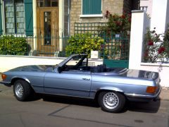 Louer une MERCEDES 280 SL de de 1977 (Photo 2)