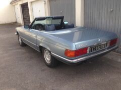 Louer une MERCEDES 280 SL de de 1979 (Photo 2)