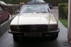 Louer une MERCEDES 280 SL de de 1982 (Photo 1)