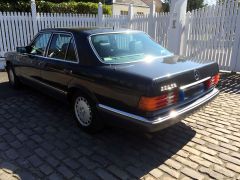 Louer une MERCEDES 300 SE automatique de de 1989 (Photo 2)