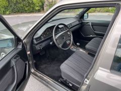 Louer une MERCEDES 300 TE de de 1988 (Photo 5)