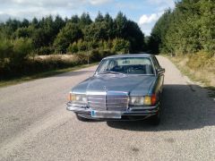 Louer une MERCEDES 350 SE de de 1972 (Photo 2)
