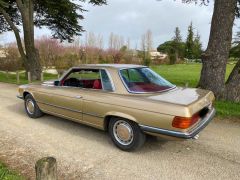 Louer une MERCEDES 350 SLC de de 1972 (Photo 2)