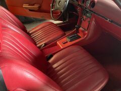 Louer une MERCEDES 350 SLC de de 1972 (Photo 3)