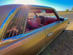 Louer une MERCEDES 350 SLC de de 1972 (Photo 5)