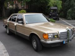 Louer une MERCEDES 380 SEL de 1982 (Photo 2)